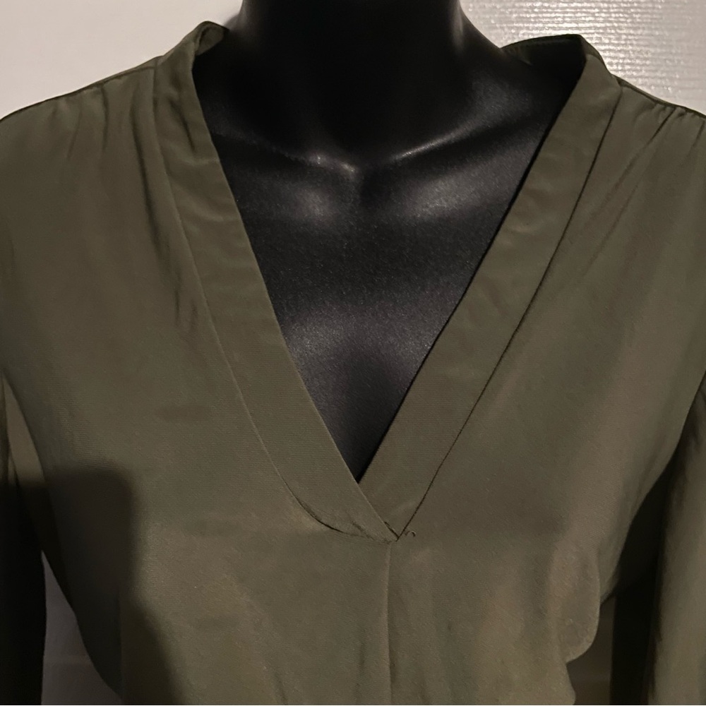 Vince Camuto Deep Olive V-Neck Long Sleeve Blouse All Season - Picture 2 of 7